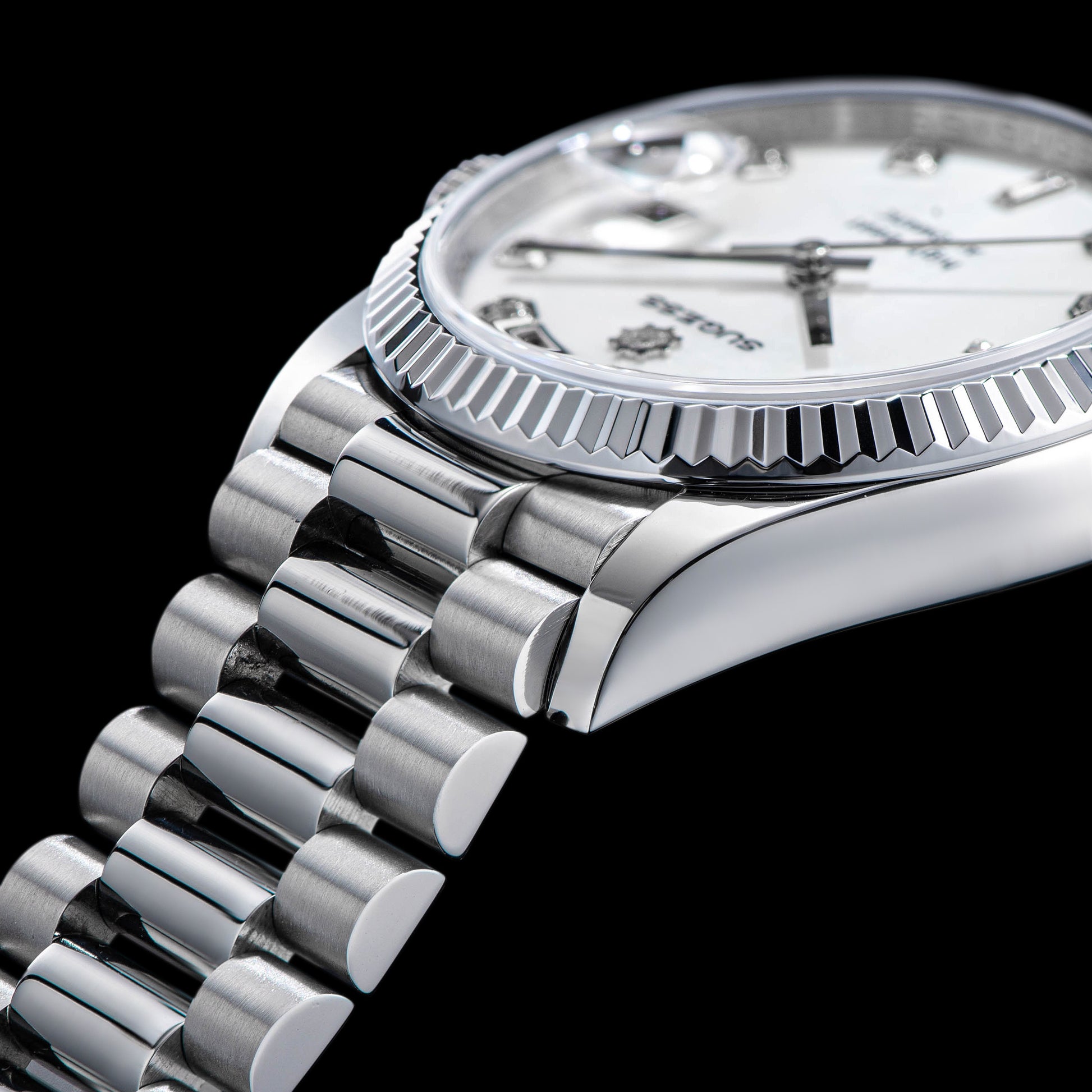 Sugess 449-DD36 S449.06 watch close-up showcasing 316L stainless steel band and sapphire crystal case